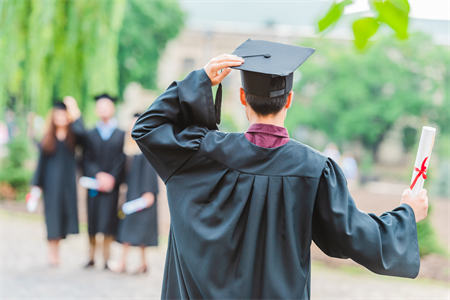 2023洮南成人高考中專升本科學(xué)費多少